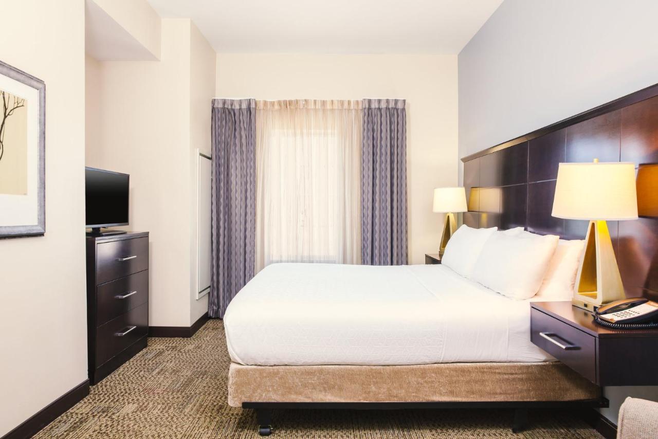 Staybridge Suites Denver - Central Park By Ihg מראה חיצוני תמונה