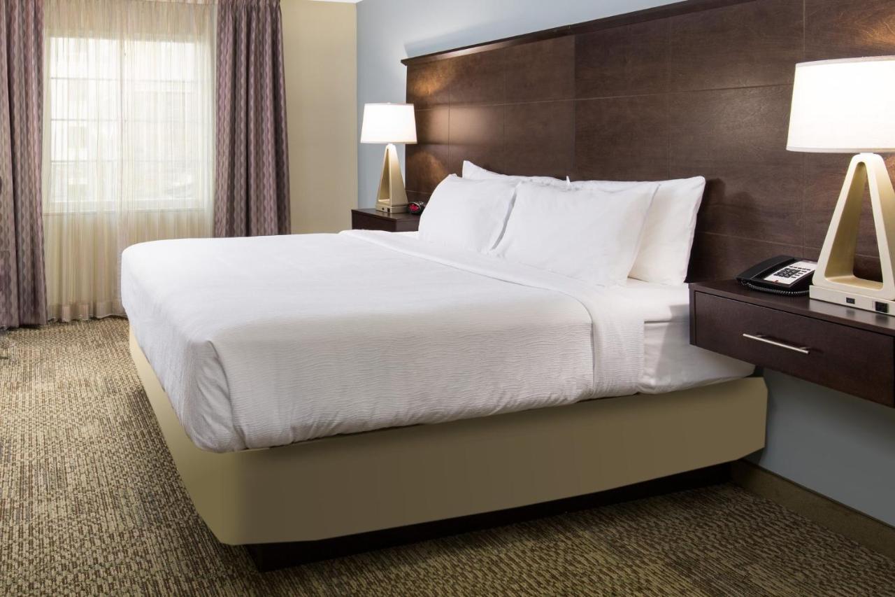 Staybridge Suites Denver - Central Park By Ihg מראה חיצוני תמונה